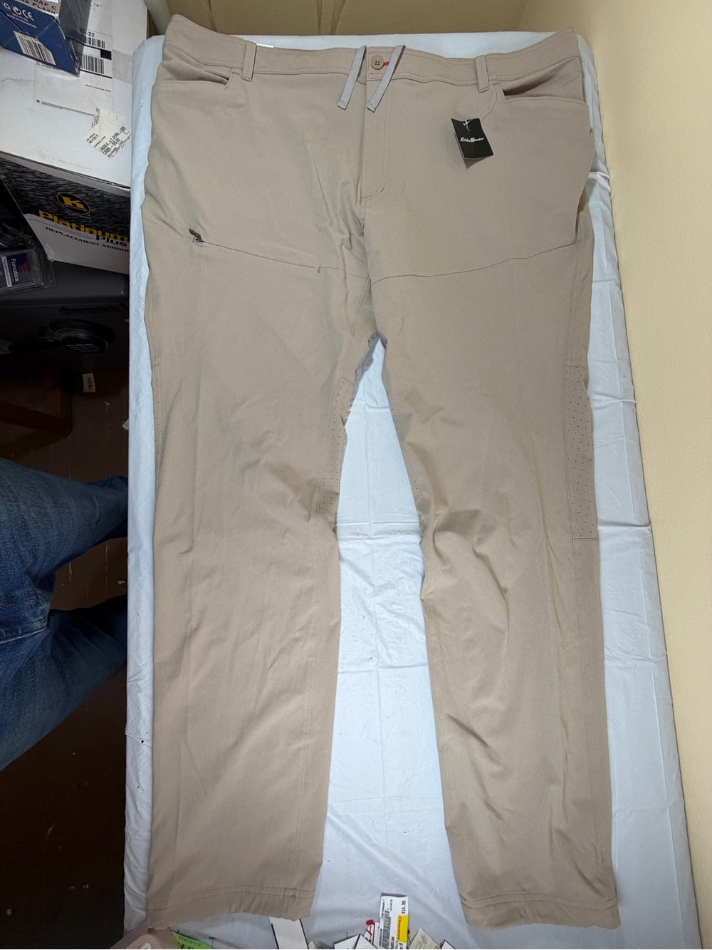 Eddie Bauer Men's Chino Pants in Light Khaki‎ 44/36